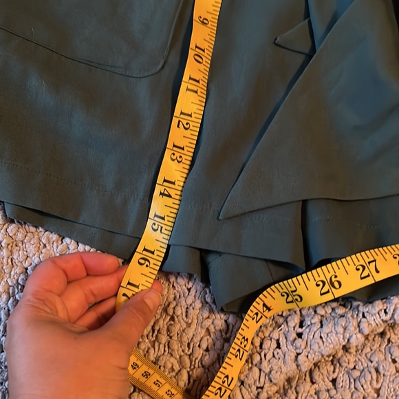 Adorable like new teal paper bag waist shorts. - Picture 5 of 7